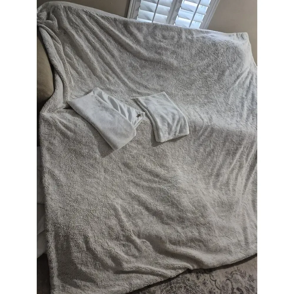 💥 KOOLABURRA BY UGG Faux Fur Queen Comforter Set Shams White Gray